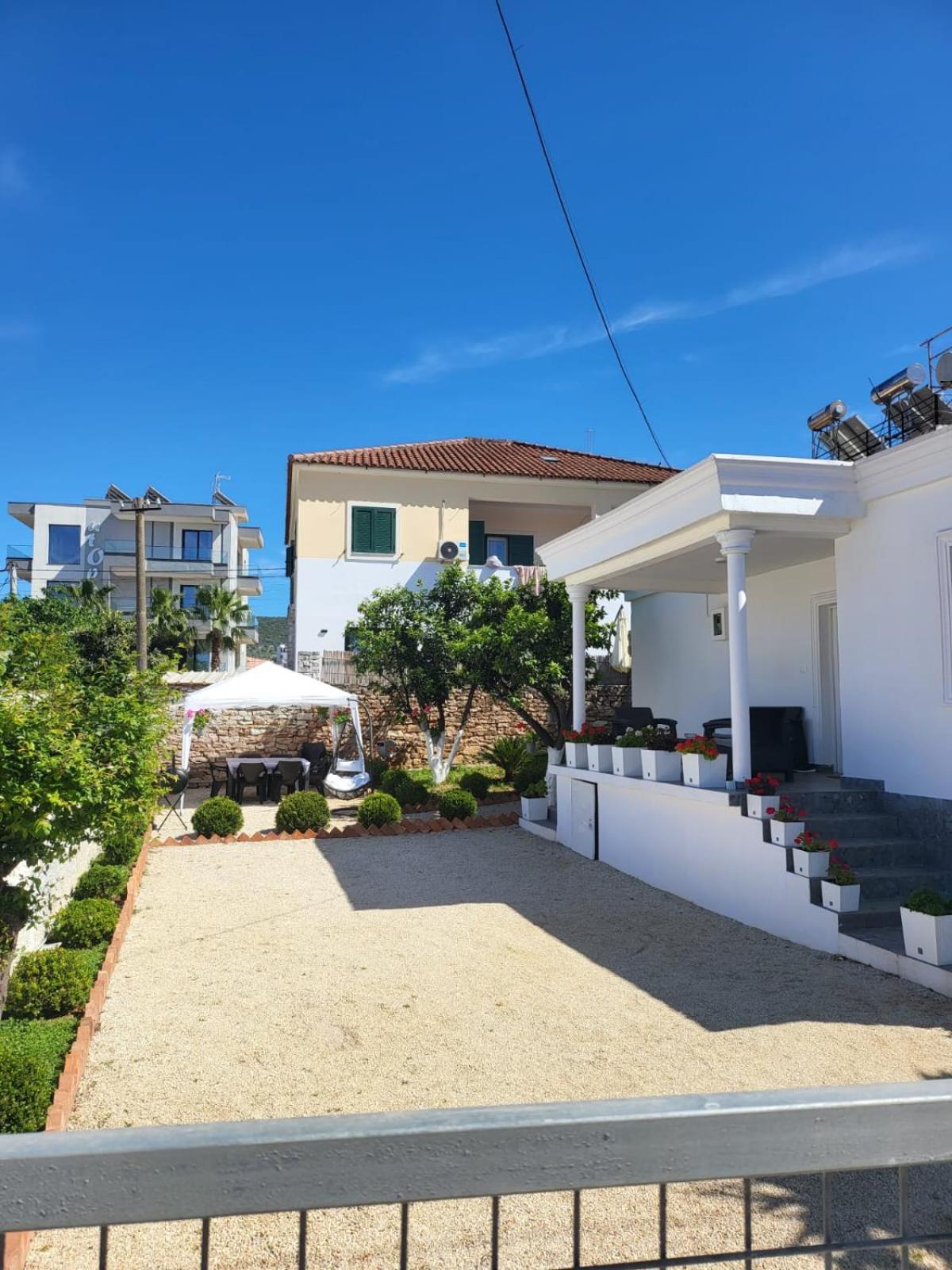 Vila Ademi Ksamil Esterno foto
