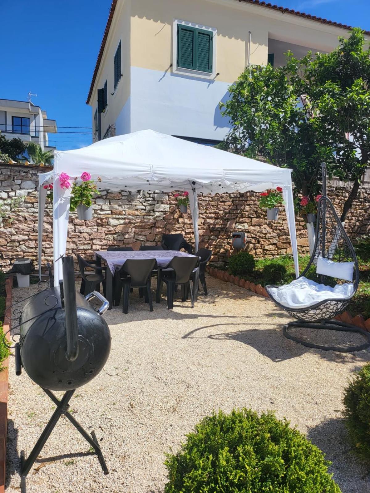 Vila Ademi Ksamil Esterno foto
